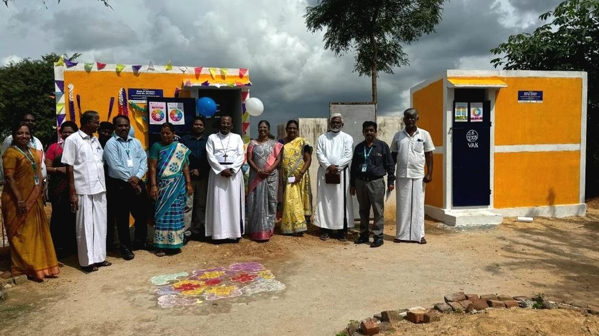 Street performers’ settlement gets 26 toilets