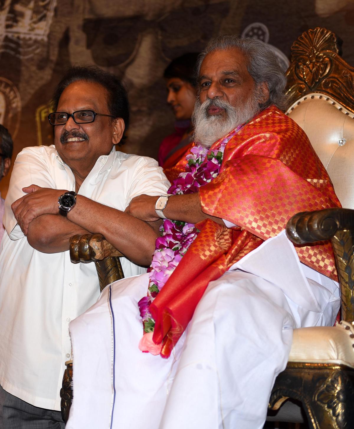 SPB com Yesudas durante a celebração do jubileu de ouro deste como cantor em 2016.