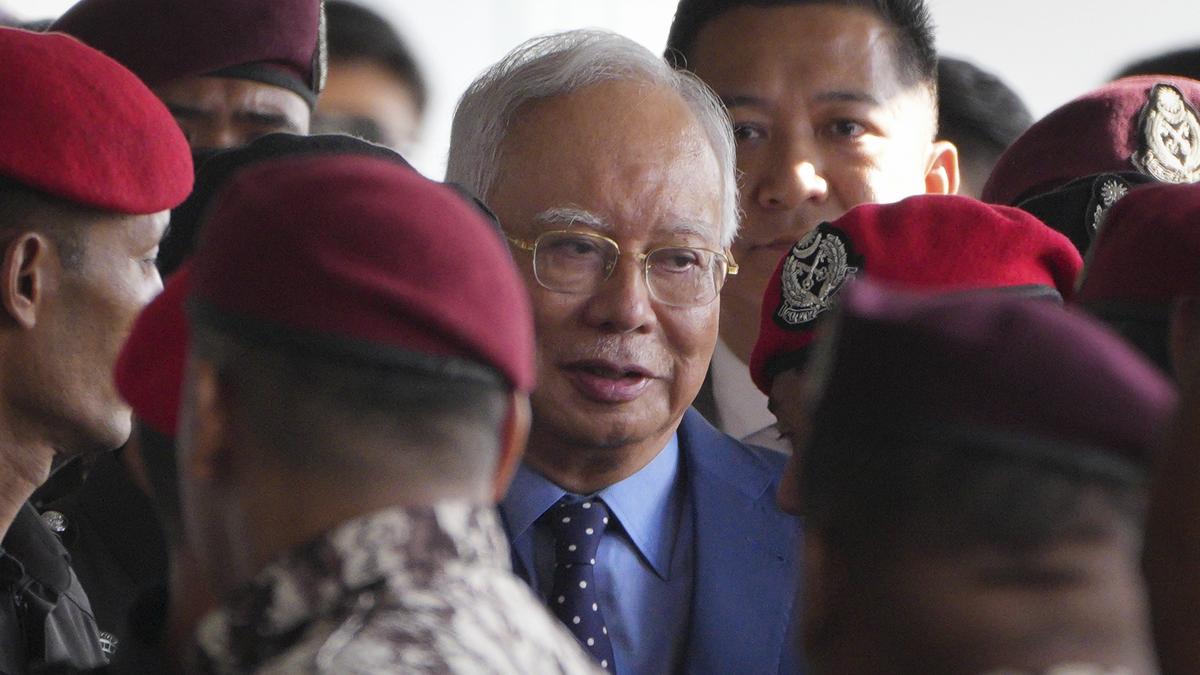 1MDB scandal: Malaysian court orders Najib Razak to enter defence in his second graft trial