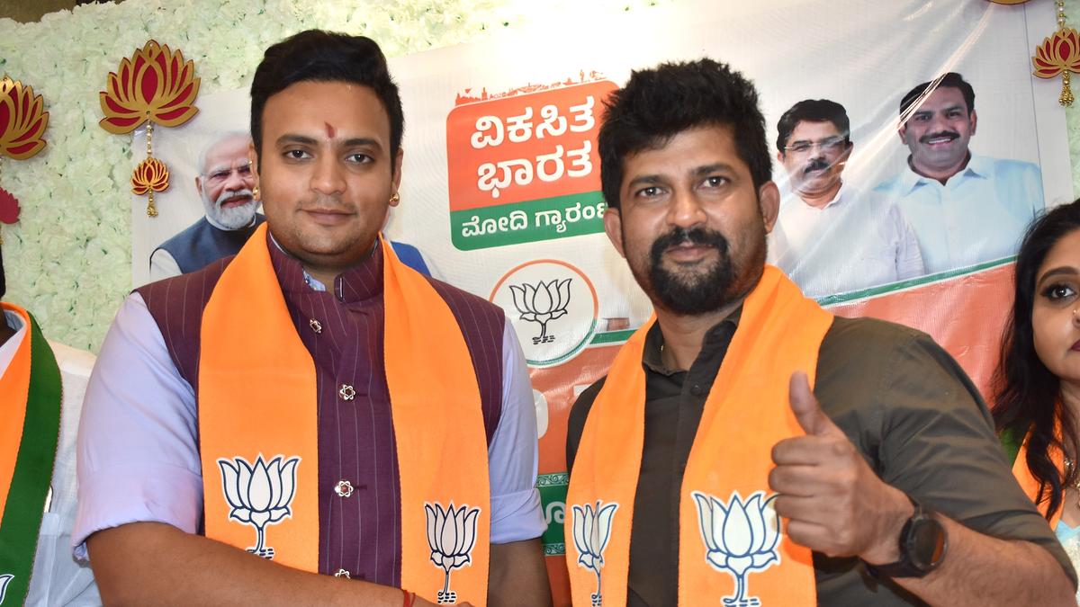 Yaduveer, Pratap Simmha make first public appearance together in Mysuru