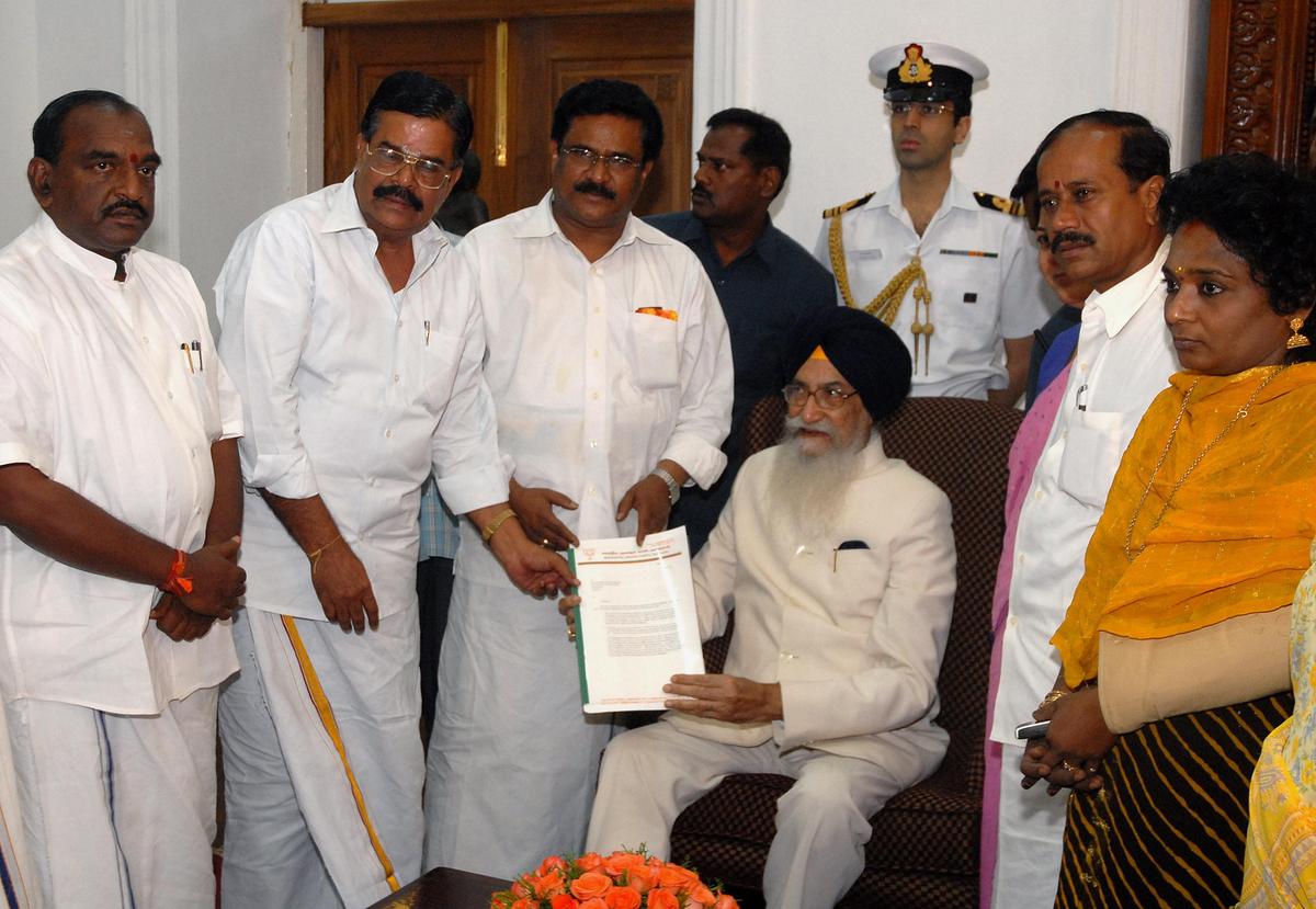 BJP leaders Su. Thirunavukkarasar (third left), La. Ganesan (second left), Pon. Radhakrishnan (extreme left), H. Raja (second right) and Tamilsai Soundararajan (extreme right) presenting a memorandum to then Tamil Nadu Governor Surjit Singh Barnala at Raj Bhavan in Chennai on September 24, 2007
