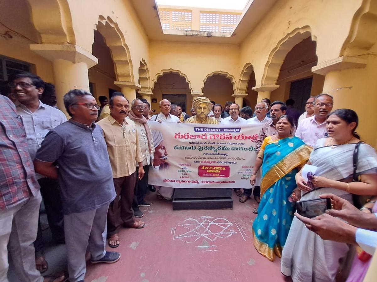 Andhra Pradesh: Selection of Chaganti Koteswara Rao for Gurajada Apparao award kicks up row in Vizianagaram
