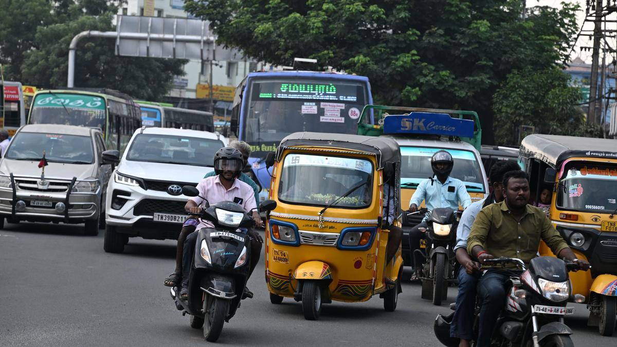 Frequent traffic snarls near Chathiram bus stand irk motorists