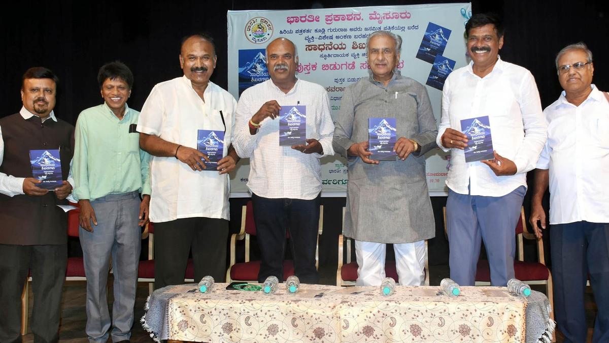 Horatti releases ‘Sadhaneya Shikharagalu’ book in Mysuru