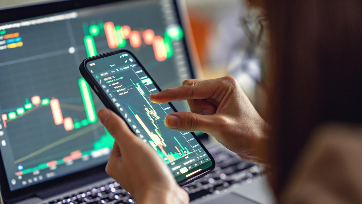 Stock markets dive over 2% amid geopolitical uncertainties, rising crude prices