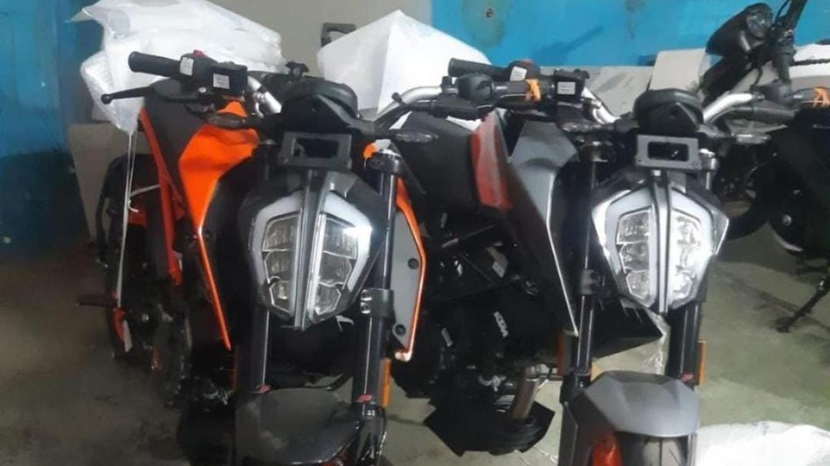 KTM 200 Duke with LED headlights spotted