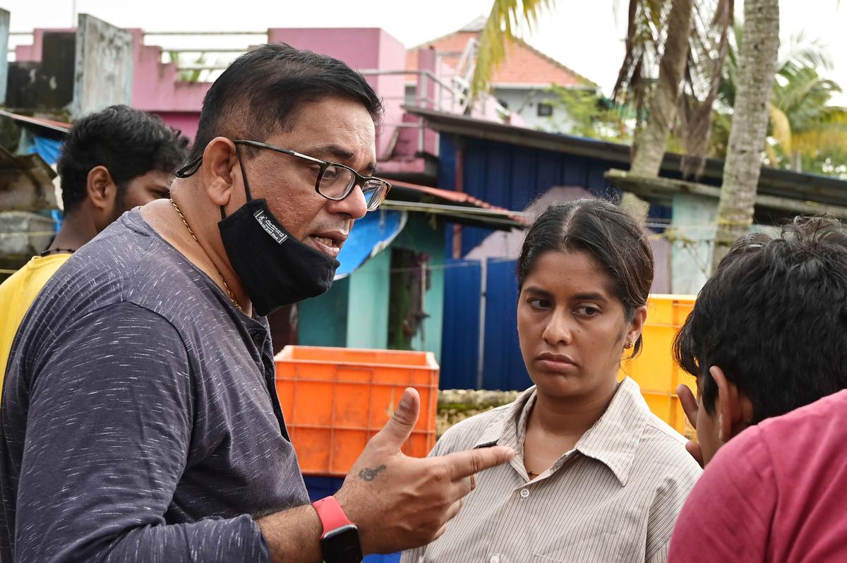 Sanjeev Sivan, Sarita on the sets of 'Ozuki...'