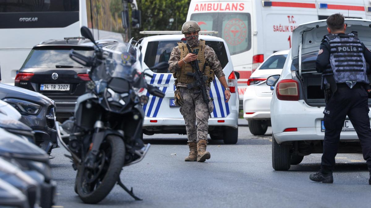 बंदूकधारियों ने इस्तांबुल में इजरायली वाणिज्य दूतावास की इमारत पर हमला कर दिया