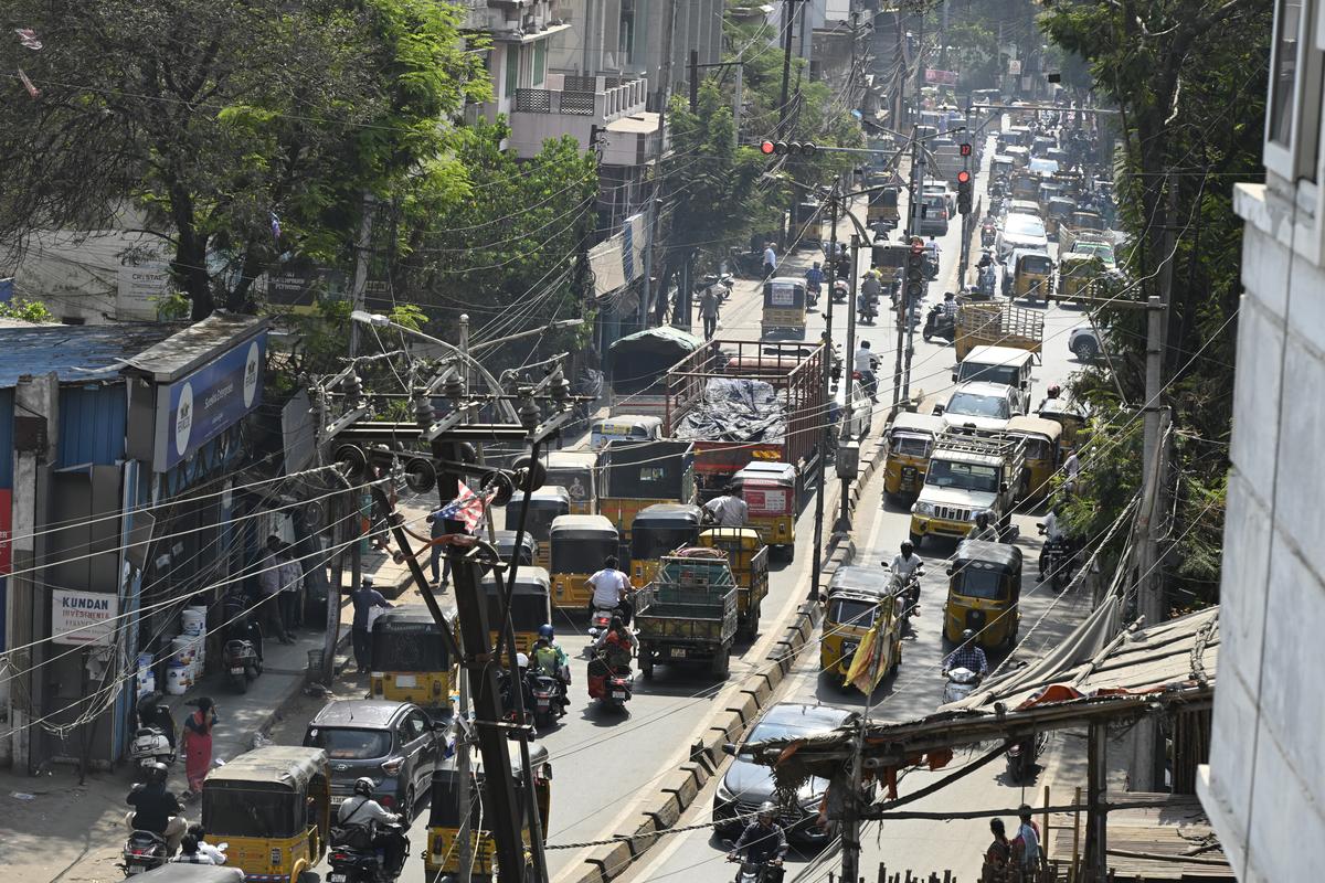 Traffic congestion at the junction leading towards the police grounds.