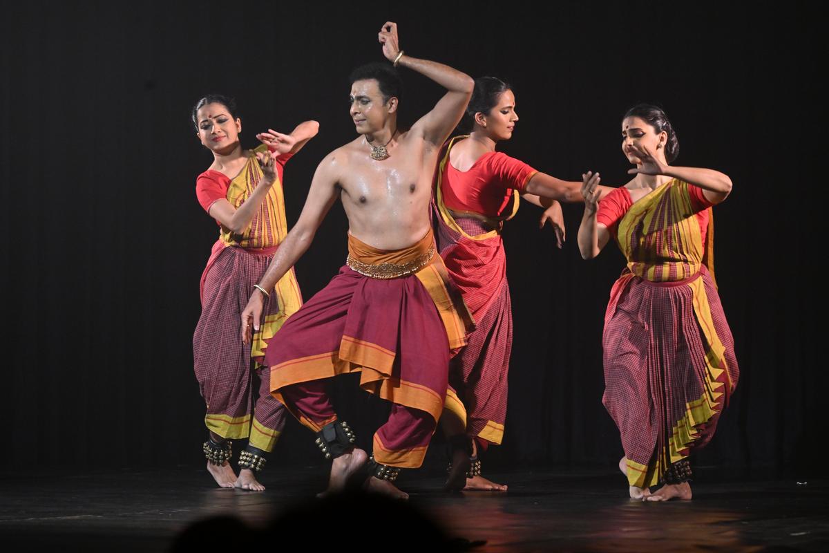  Vaibhav Arekar and dancers of the Sankhya Dance Company.