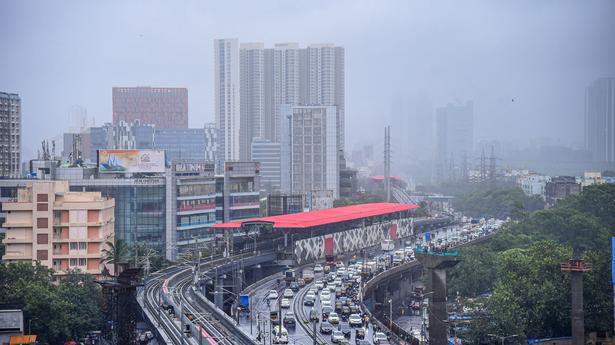 Moderate rain in Mumbai; IMD forecasts more showers with strong wind