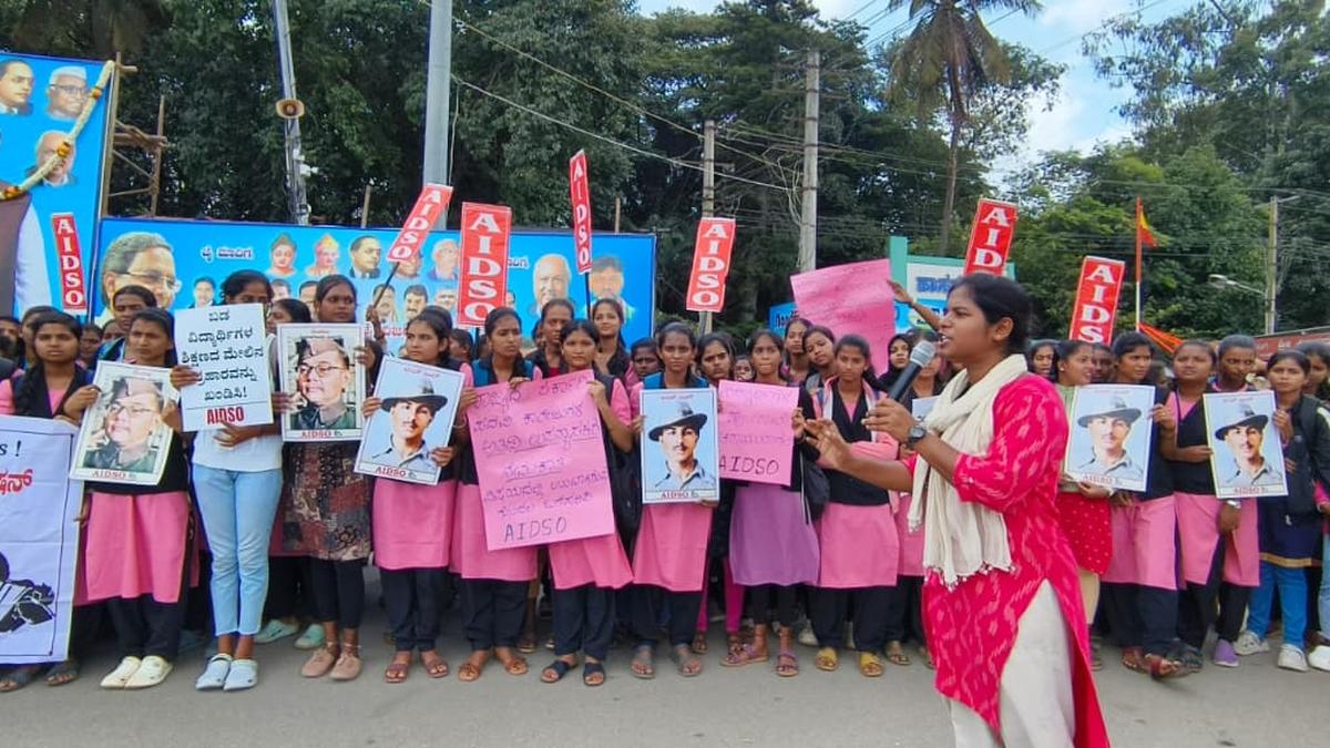 College students in Hassan protest over delay in appointing guest faculty