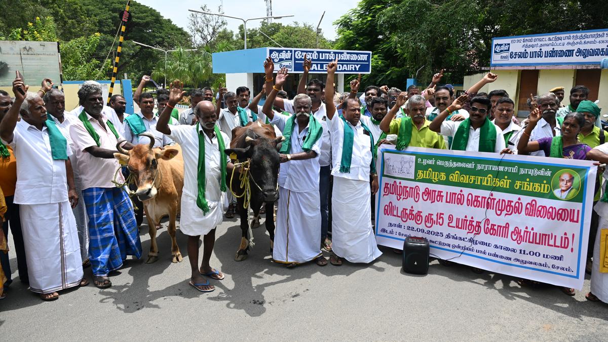 Milk producers in Salem protest in front of Aavin demanding hike in procurement price