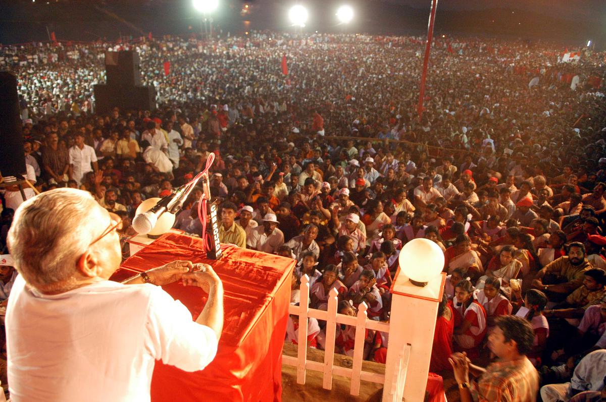 V.S. Achuthanandan addressing a large crowd at a CPI(M) party conference