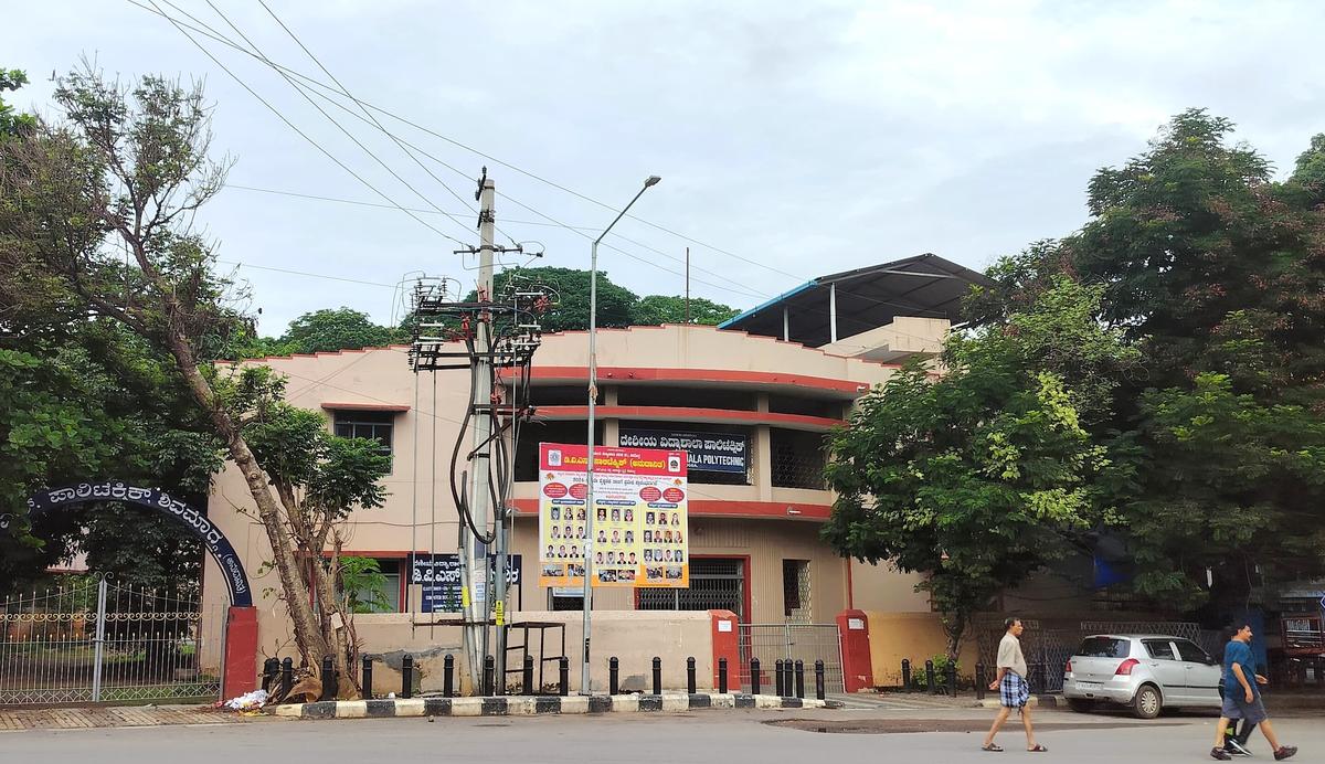 DVS Ranga Mandira on Sir M.V. Road in Shivamogga has been the place to stage plays over the decades. Many amateur groups flourished because of the facility in the city. 