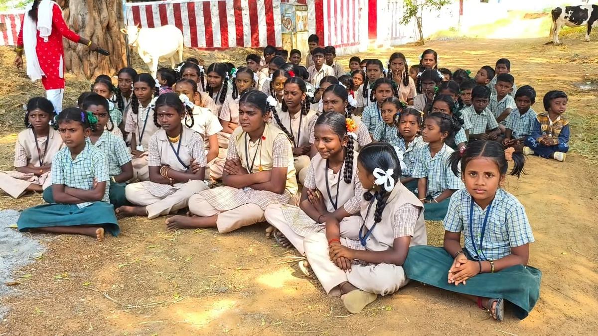 Irked by poor quality of lunch being served, students stage protest on school premises