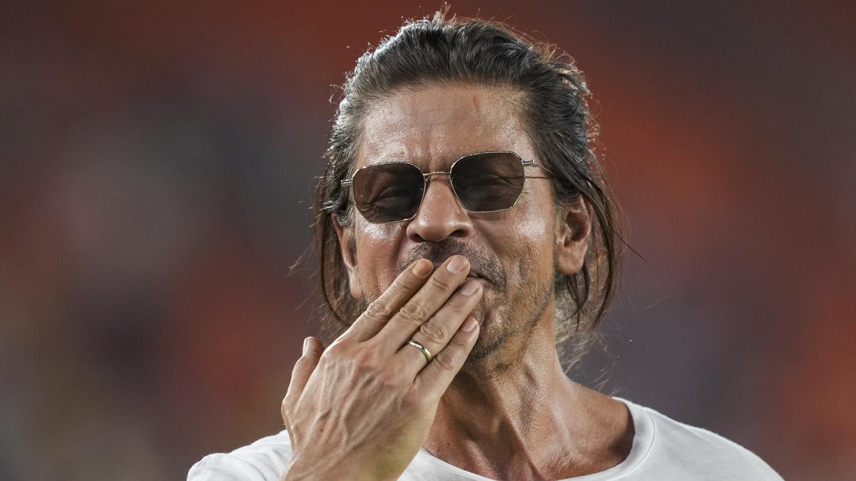 Bollywood actor Shah Rukh Khan receives threat; Mumbai police file case