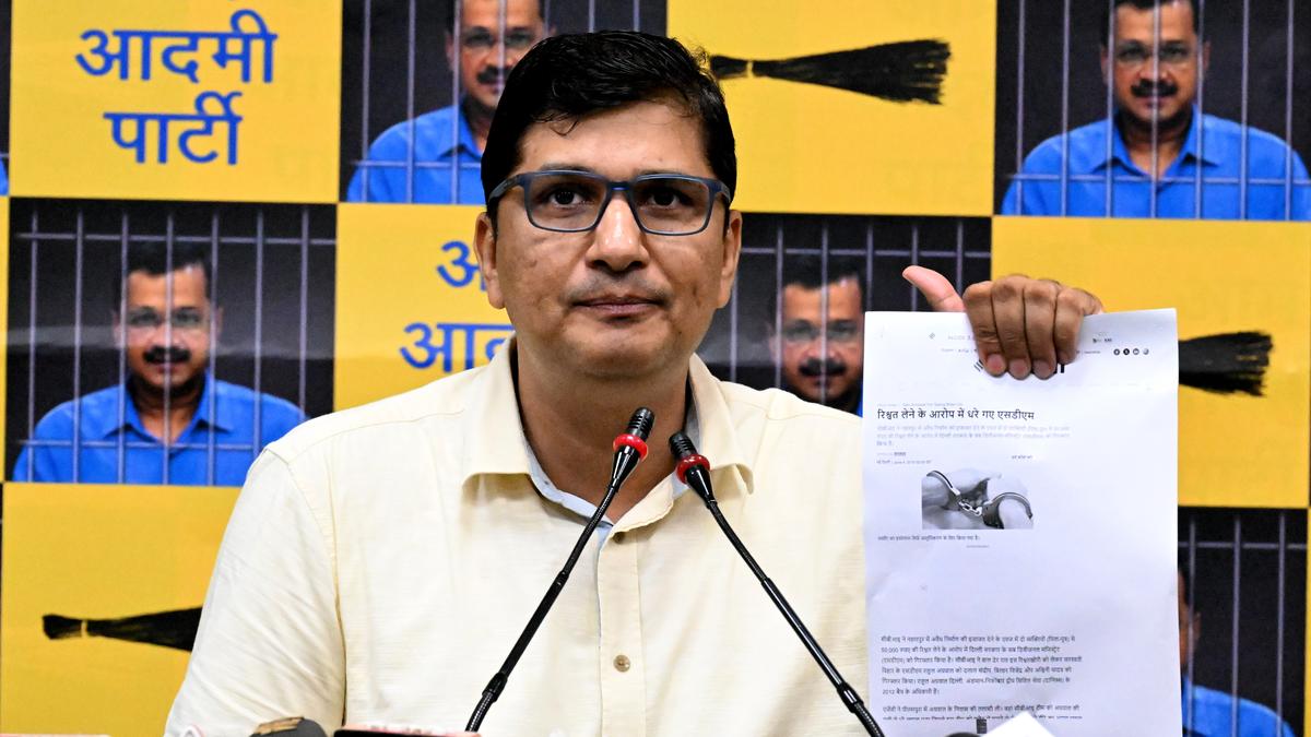 AAP raps L-G for deaths at shelter home; Raj Niwas puts onus on CM