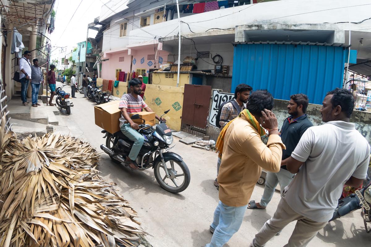 Locals and CPM city committee members obstructing the electricity workers who came to install smart meters near Mangamooru road in Ongole on Tuesday.