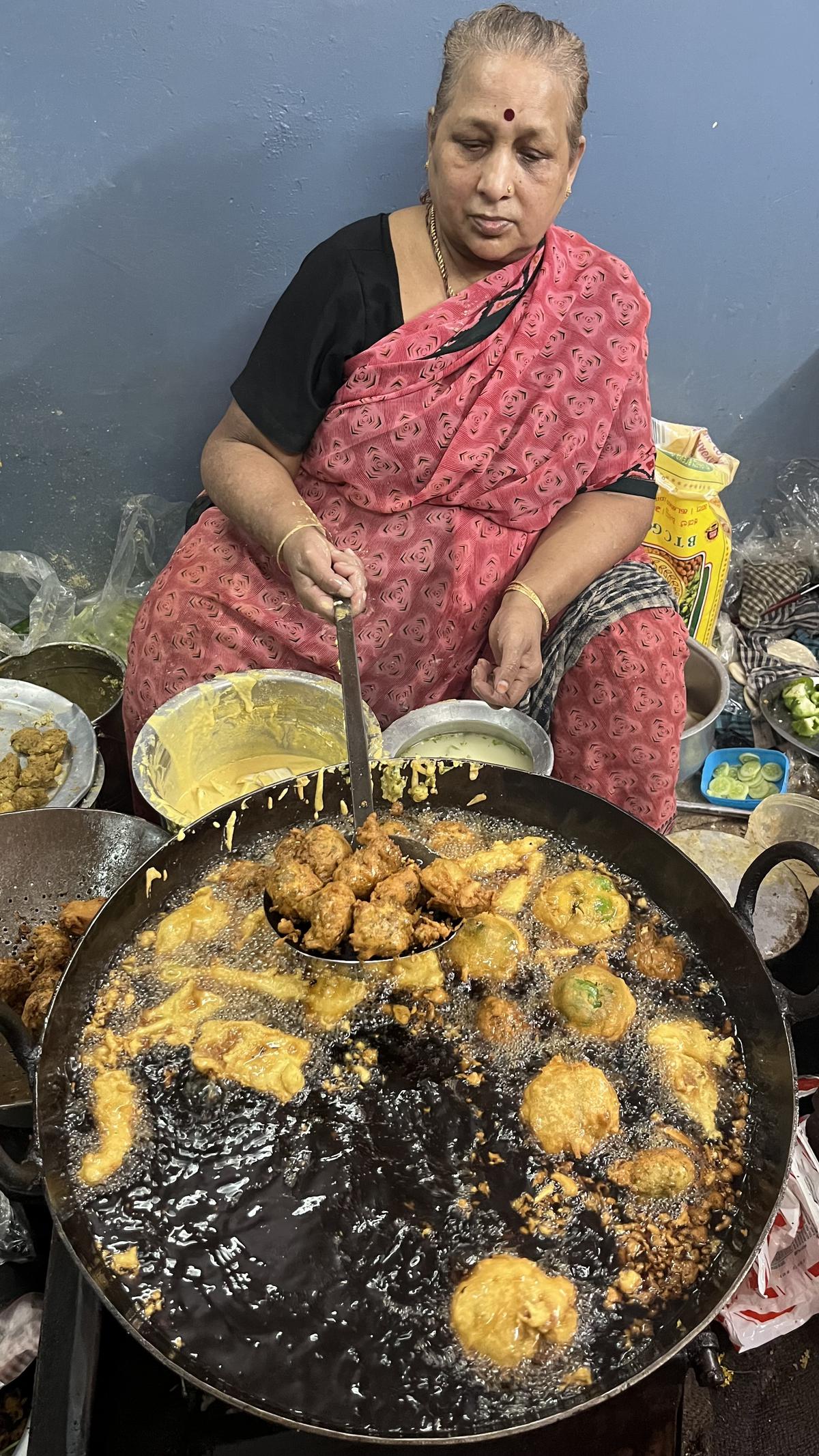 Sudha frying samosas and kachoris