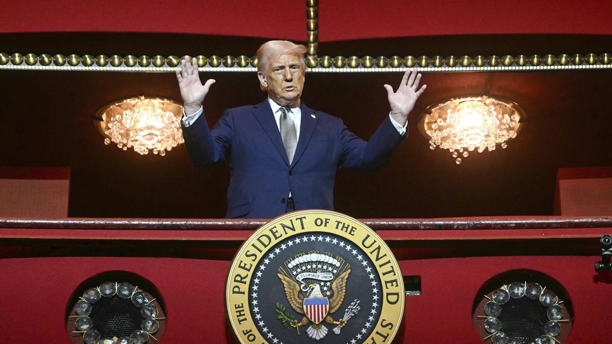 https://th-i.thgim.com/public/incoming/qv6k8i/article69681332.ece/alternates/LANDSCAPE_1200/Trump_Les_Miserables_29468.jpg