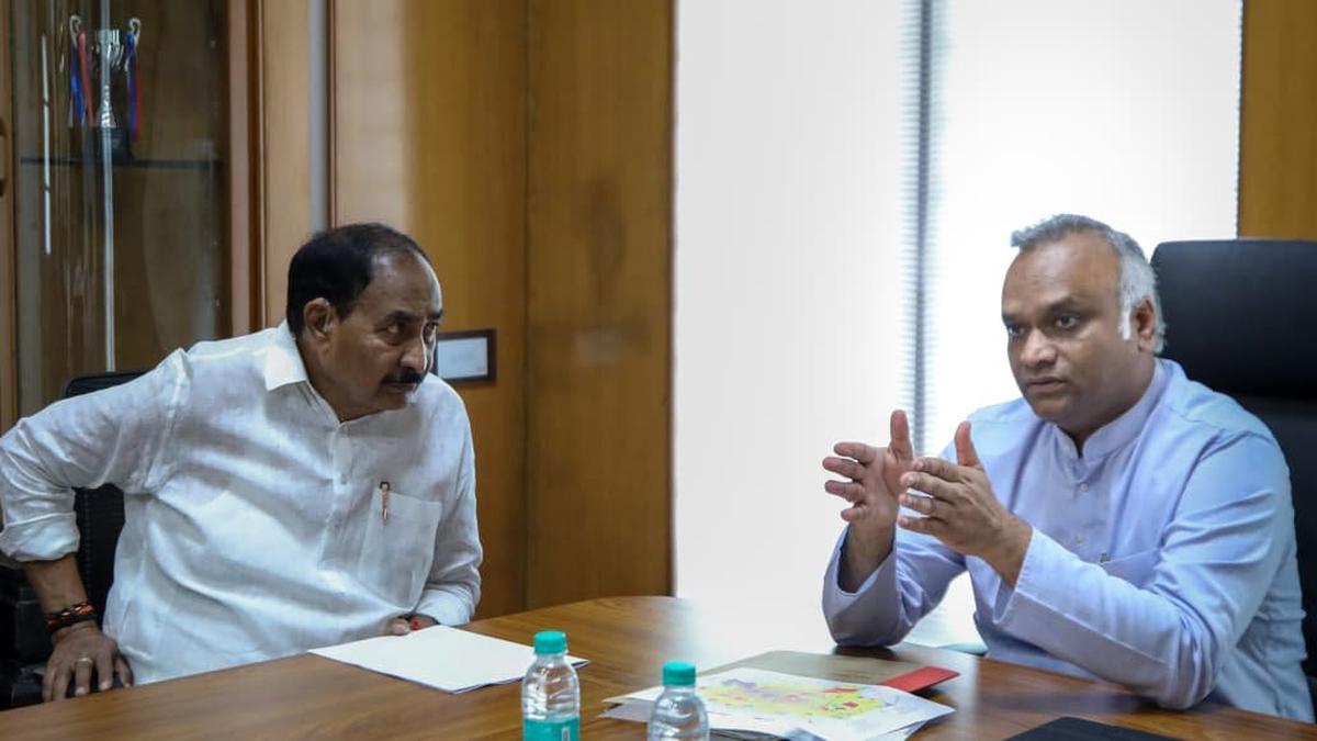 Satellite bus terminal planned for Kalaburagi: Priyank Kharge holds review meeting