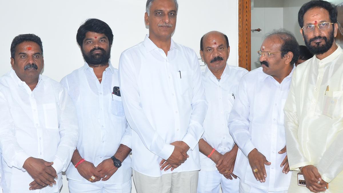 Harish asks people to choose who fought for Telangana, not those who stayed away