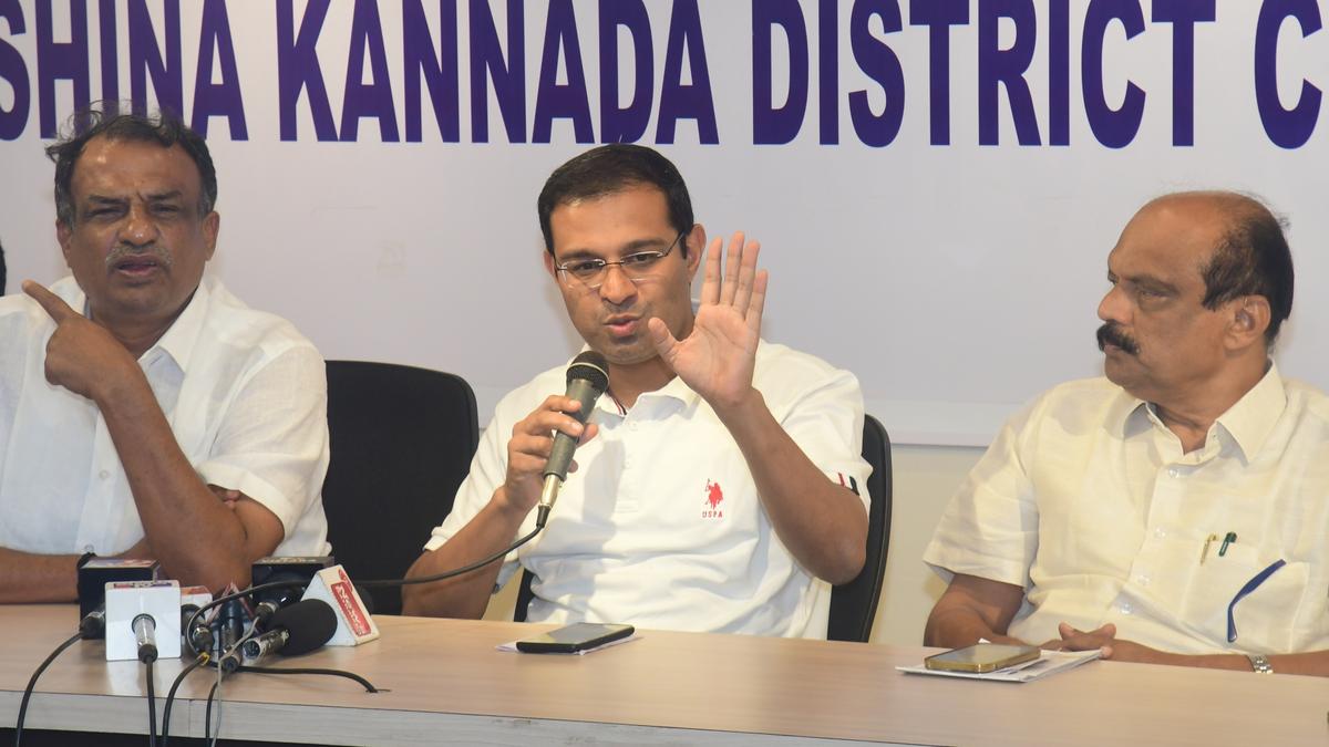 Karnataka elections: Rahul Gandhi to conduct roadshow in Mangaluru on April 27, Mallikarjun Kharge to address party workers in Sullia, Mangaluru on April 25