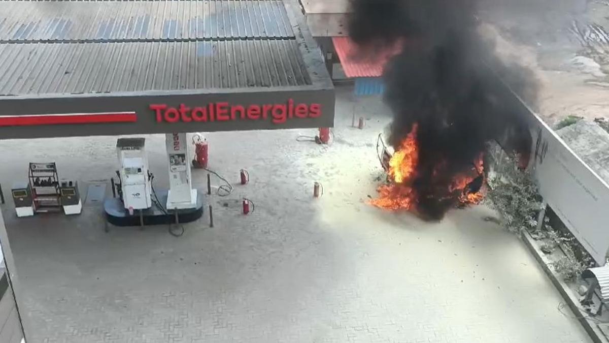 Minivan catches fire at auto LPG station in Coimbatore