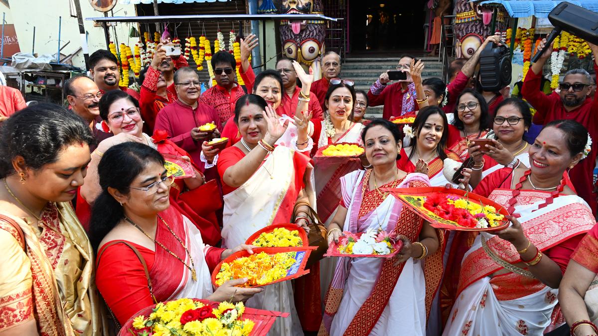 Large number of devotees participate in ‘Prabhat Pheri’