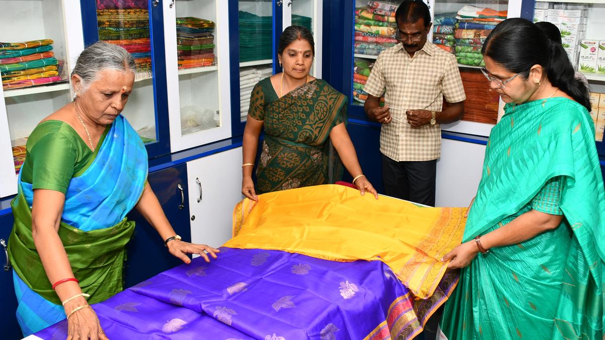 Khadi special rebate sales begins in Dindigul