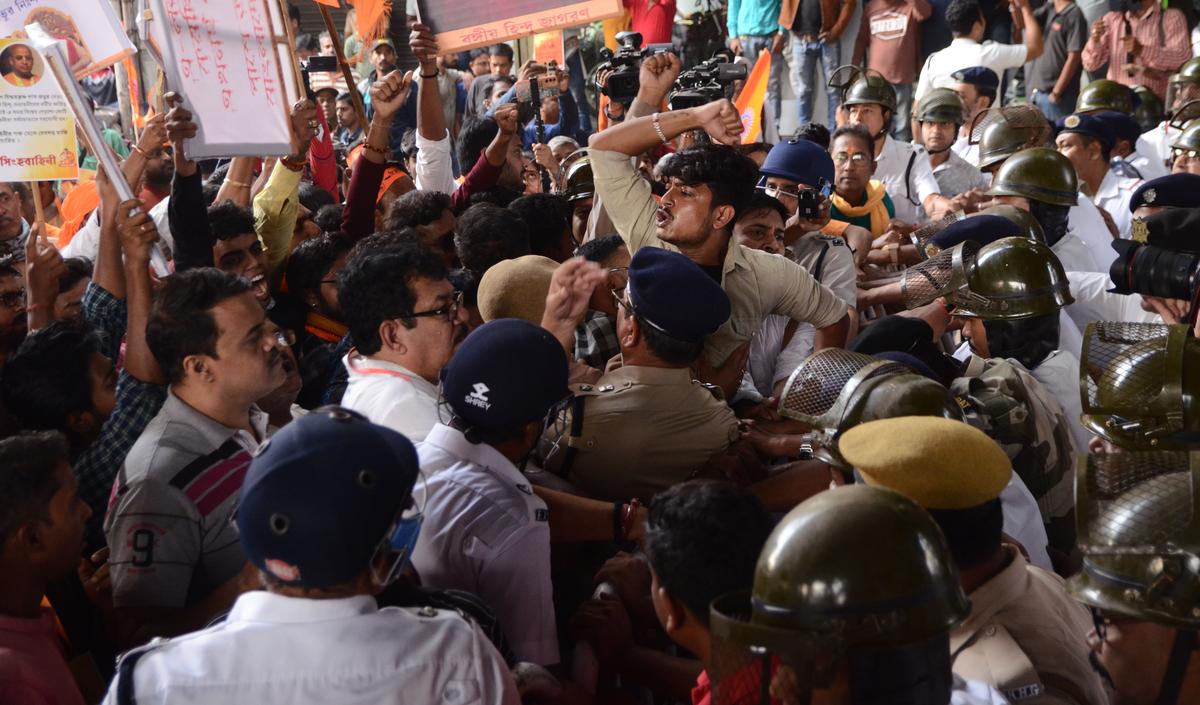 Clashes erupt outside the Bangladesh Deputy High Commission in Kolkata where Hindu religious groups demanded the release of Chinmoy Krishna Das. 