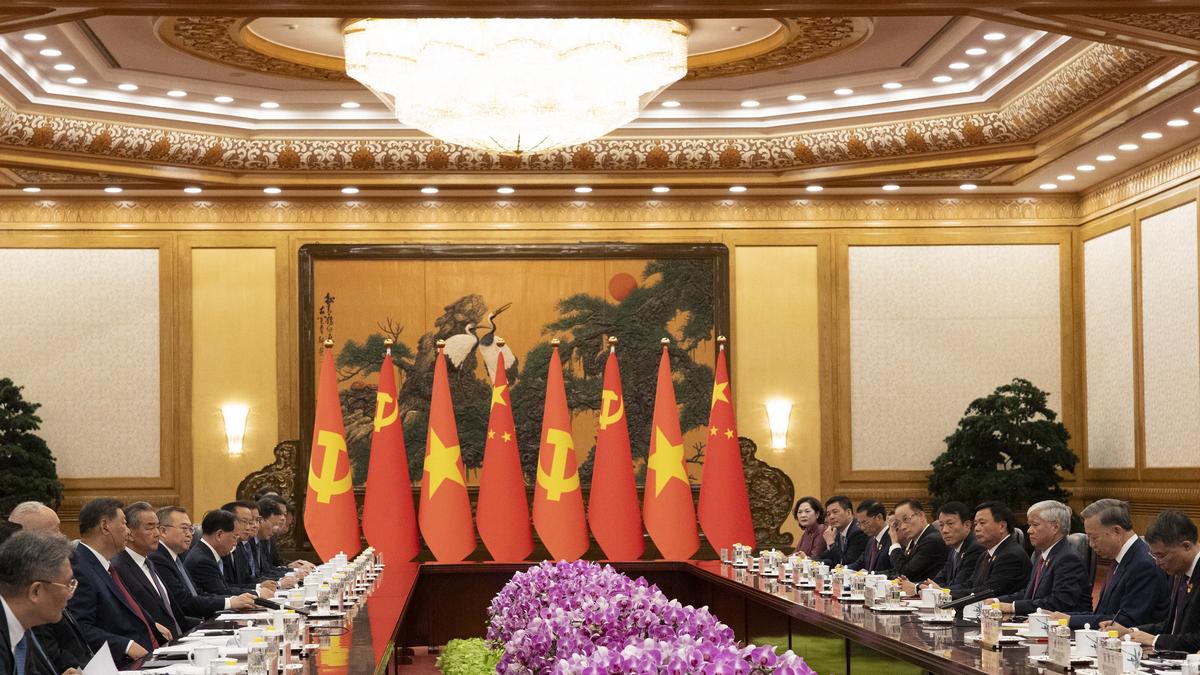 China and Vietnam's top leaders meet in Beijing