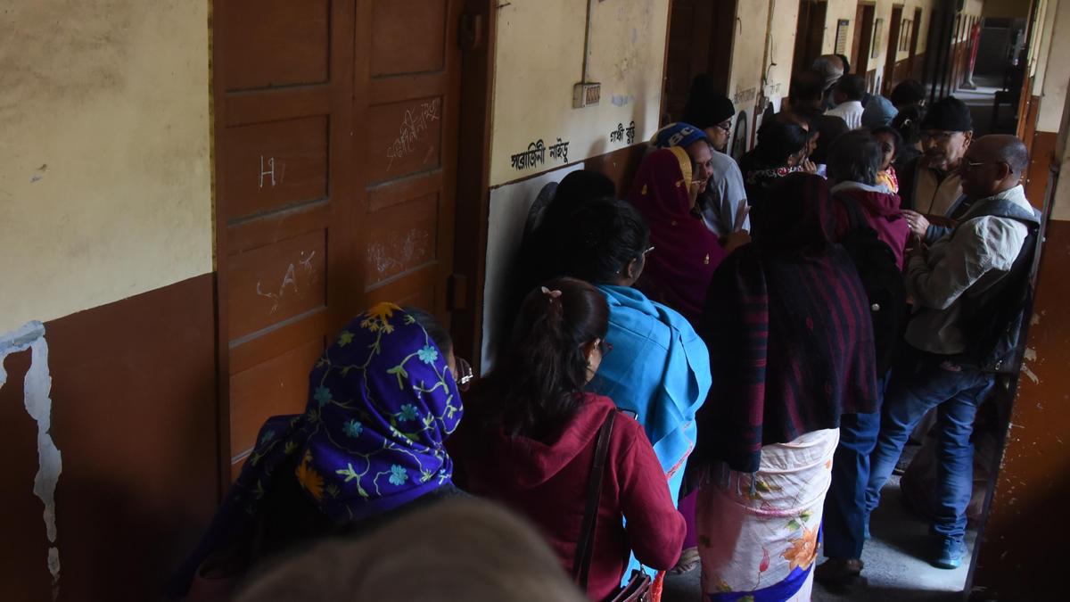 Bengal’s SIR hearing woes continue as voters line up at centres