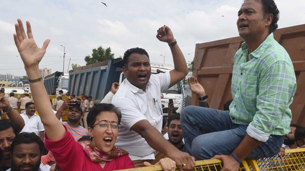 AAP members stopped from visiting Ghazipur landfill