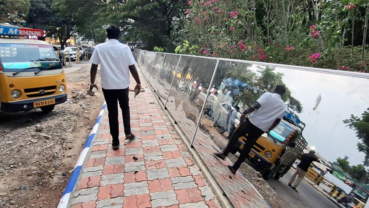 MCC may consider extending ‘mirror’ experiment to other public urination spots