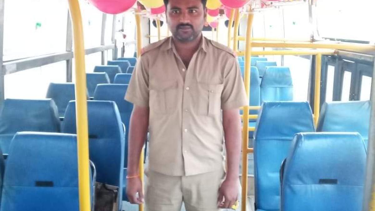 BMTC driver dies of heart attack while on duty, conductor averts potential accident