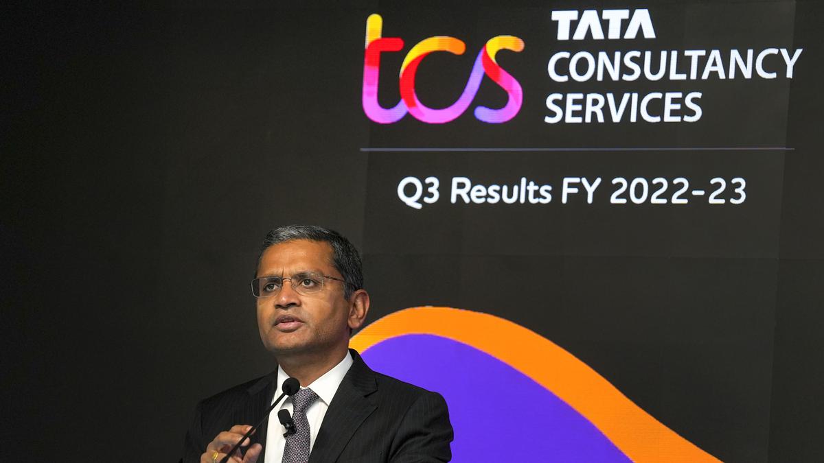TCS shares fall nearly 3% after earnings announcement
