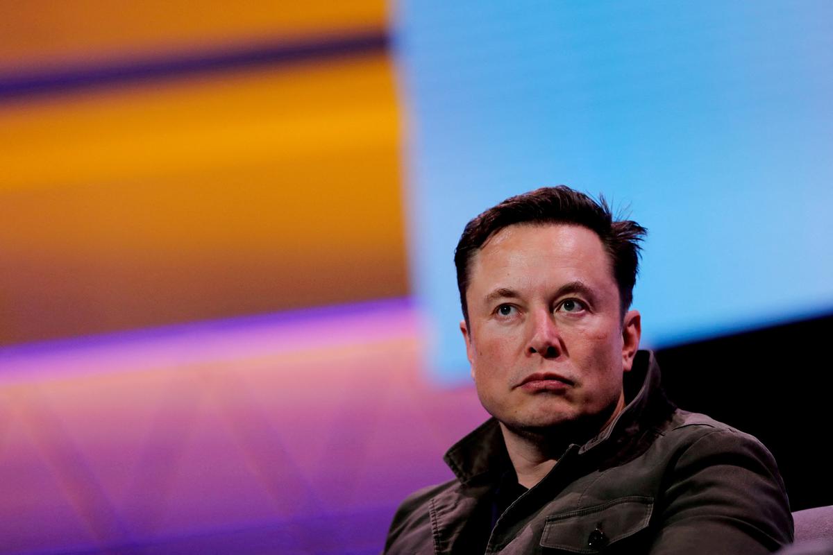 Elon Musk cherche querelle à Tim Cook