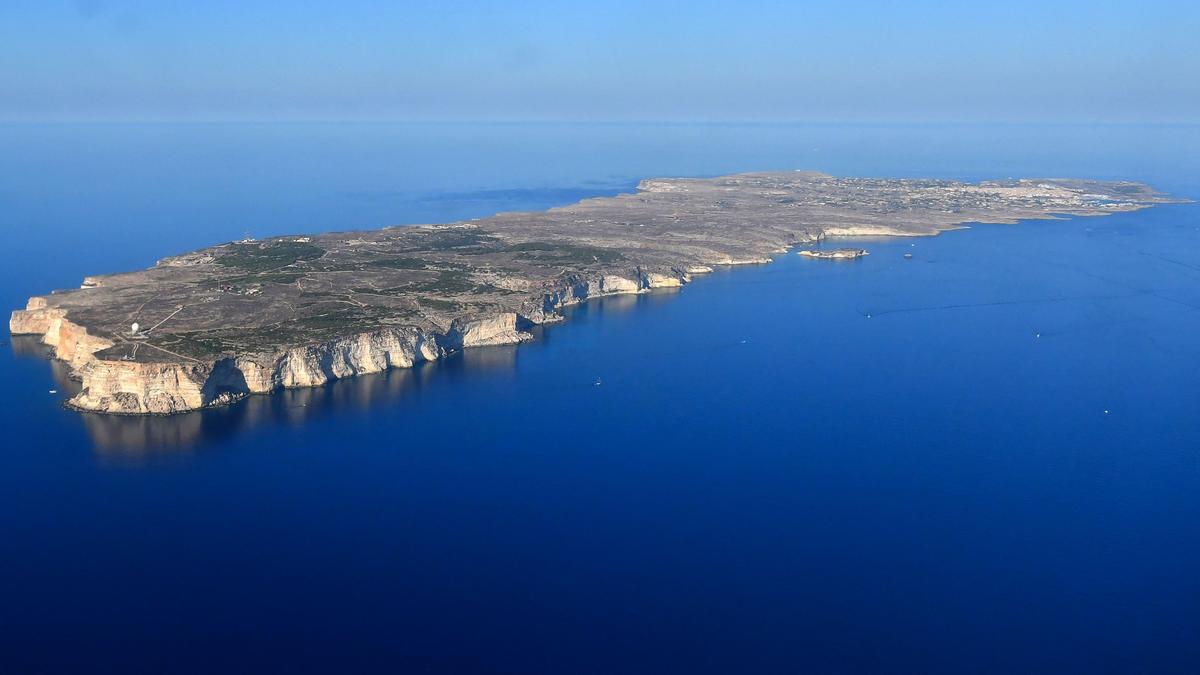 At least 30 migrants missing in shipwrecks off Italy