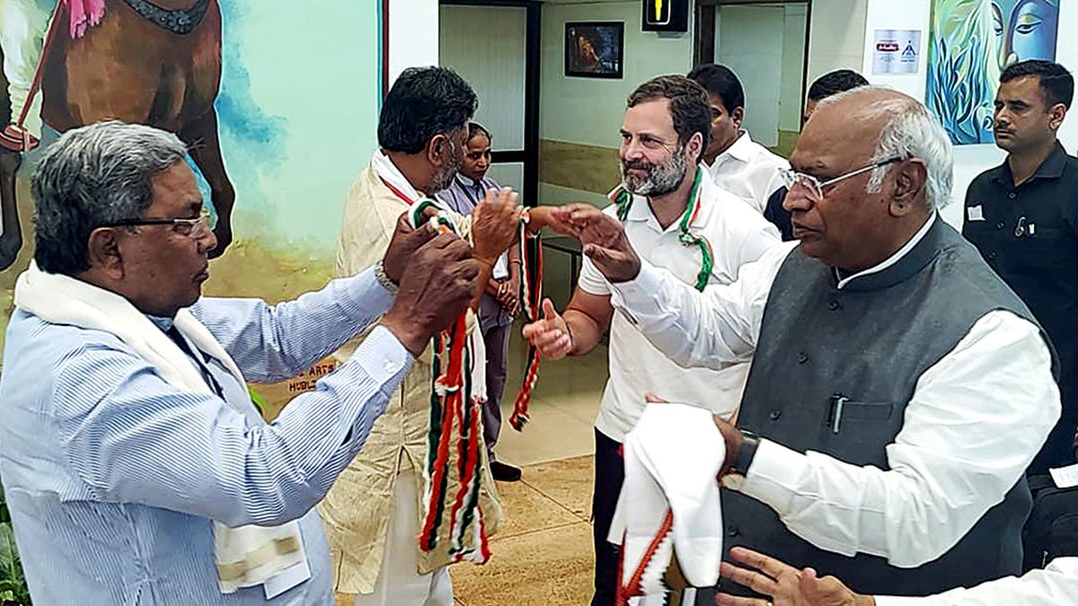 Supporters stage dharna demanding Siddaramaiah contest from Kolar in Karnataka Assembly elections