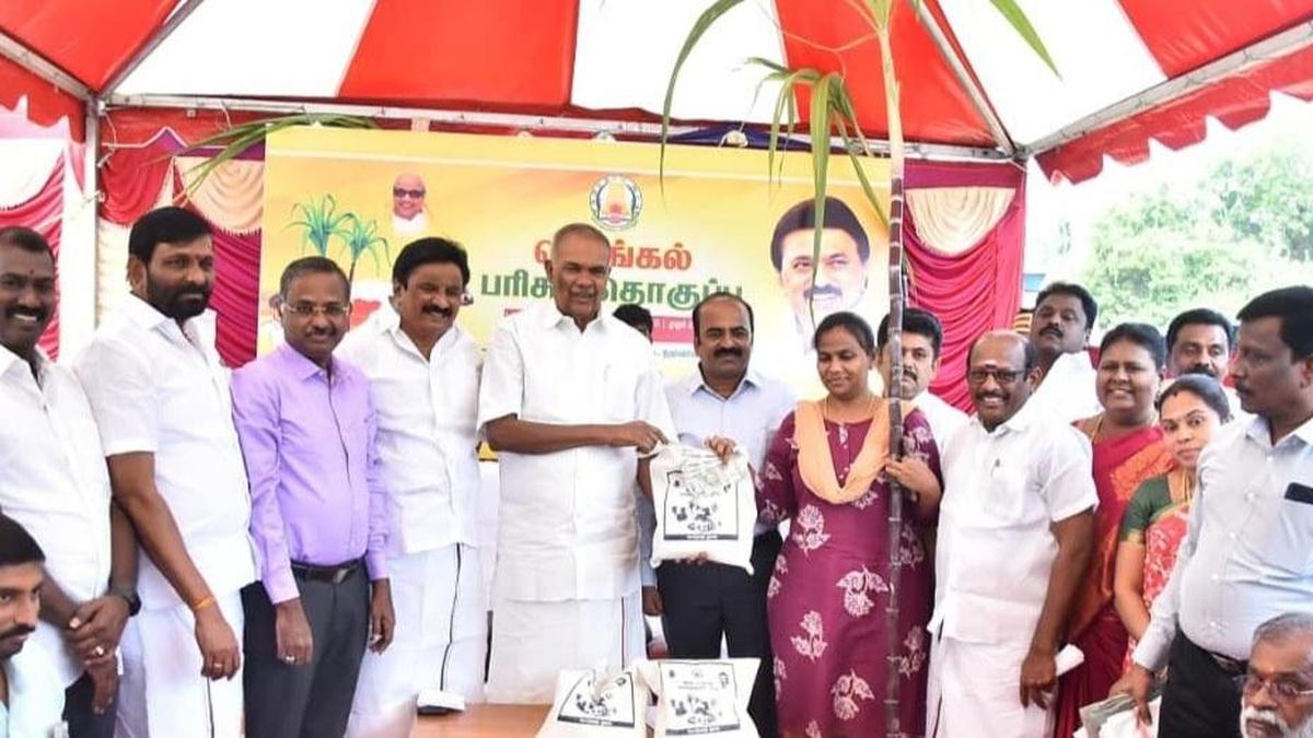 Pongal gift hamper distribution commences; Speaker Appavu inaugurates distribution in Tirunelveli