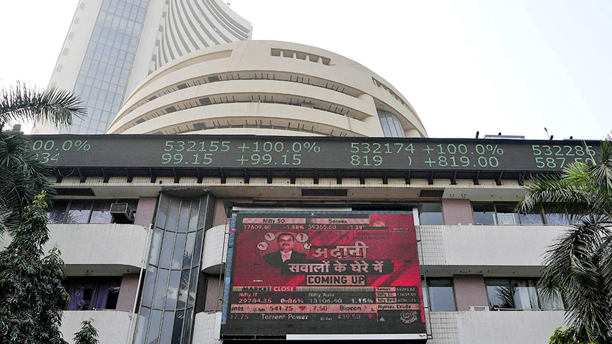 Markets rally for 3rd day running; Sensex climbs over 62,000 level in early trade