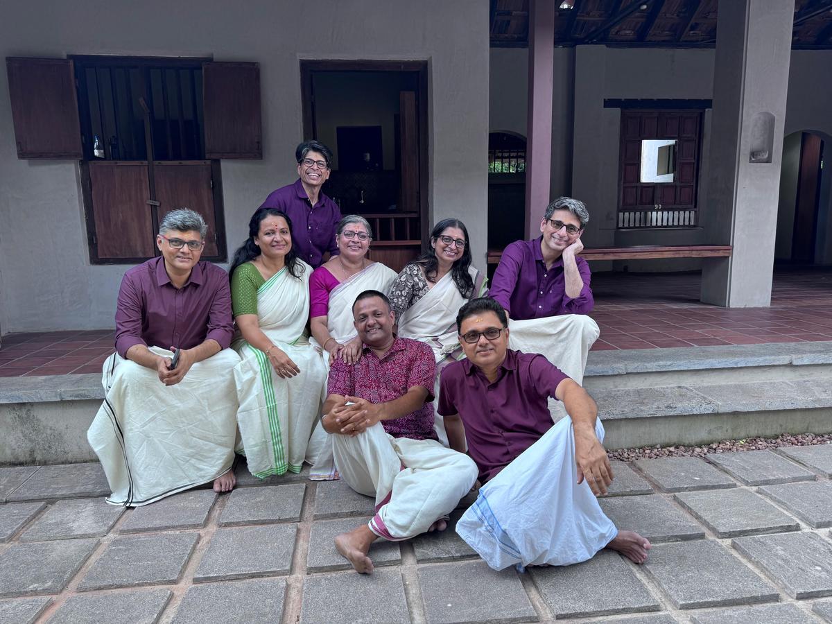 चचेरे भाई-बहन पंक्तिबद्ध घर का नवीनीकरण करने के लिए एक साथ आए