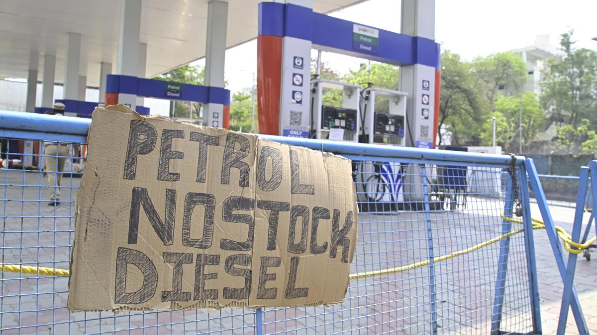 Petrol pump queues bring Hyderabad traffic to a crawl for second day