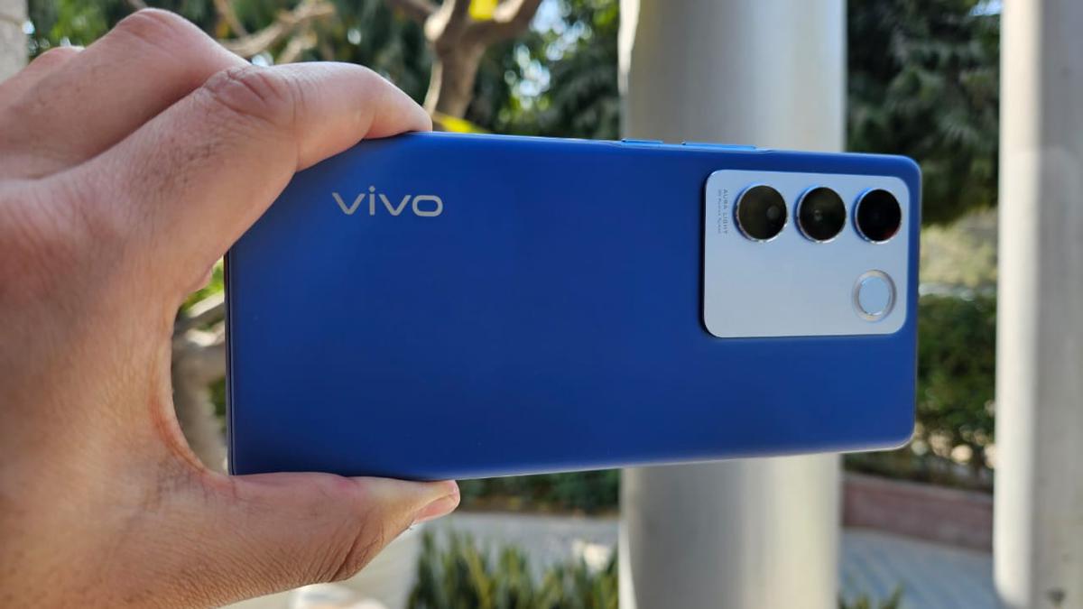 Vivo V27 Pro | Appealing, but misses flagship title by a notch