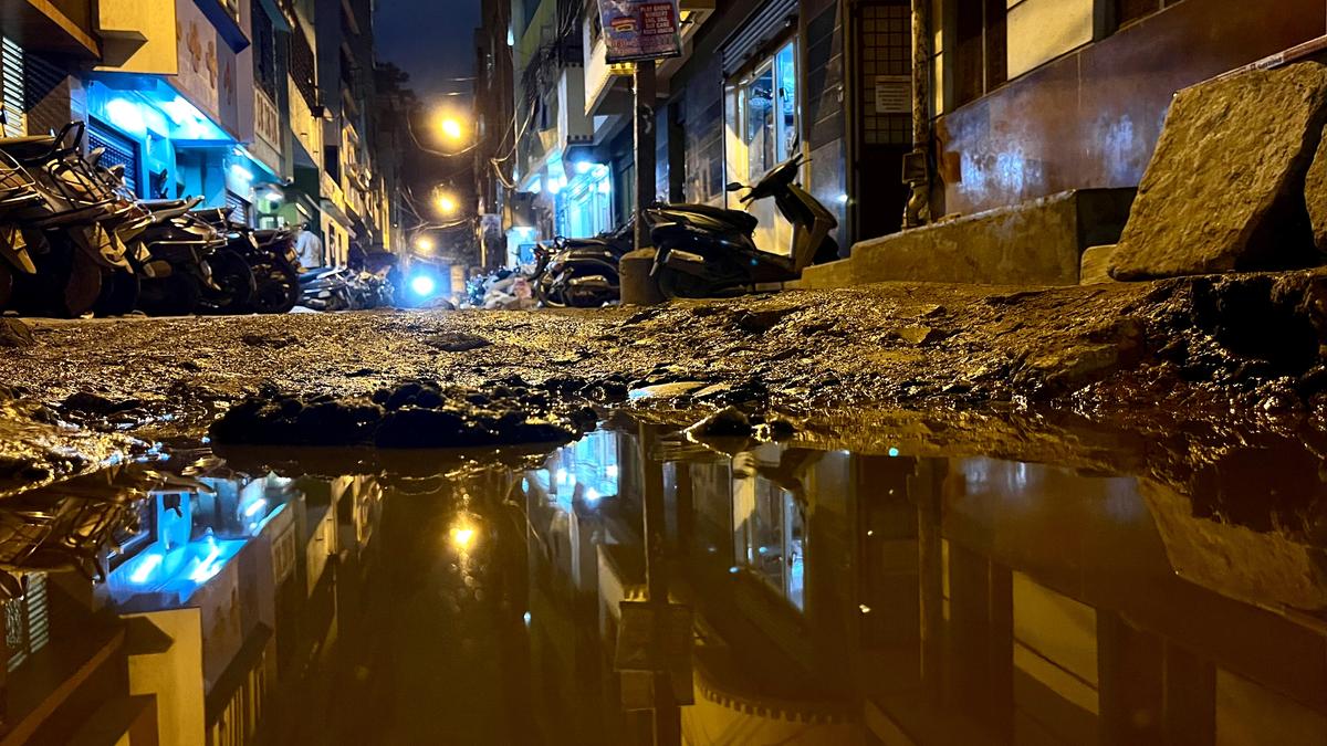 On Monday, May 12, 2025, potholes were seen on Chickpea Chicken in Bangalore. On Monday, May 12, 2025, potholes were seen on Chickpea Chicken in Bangalore.