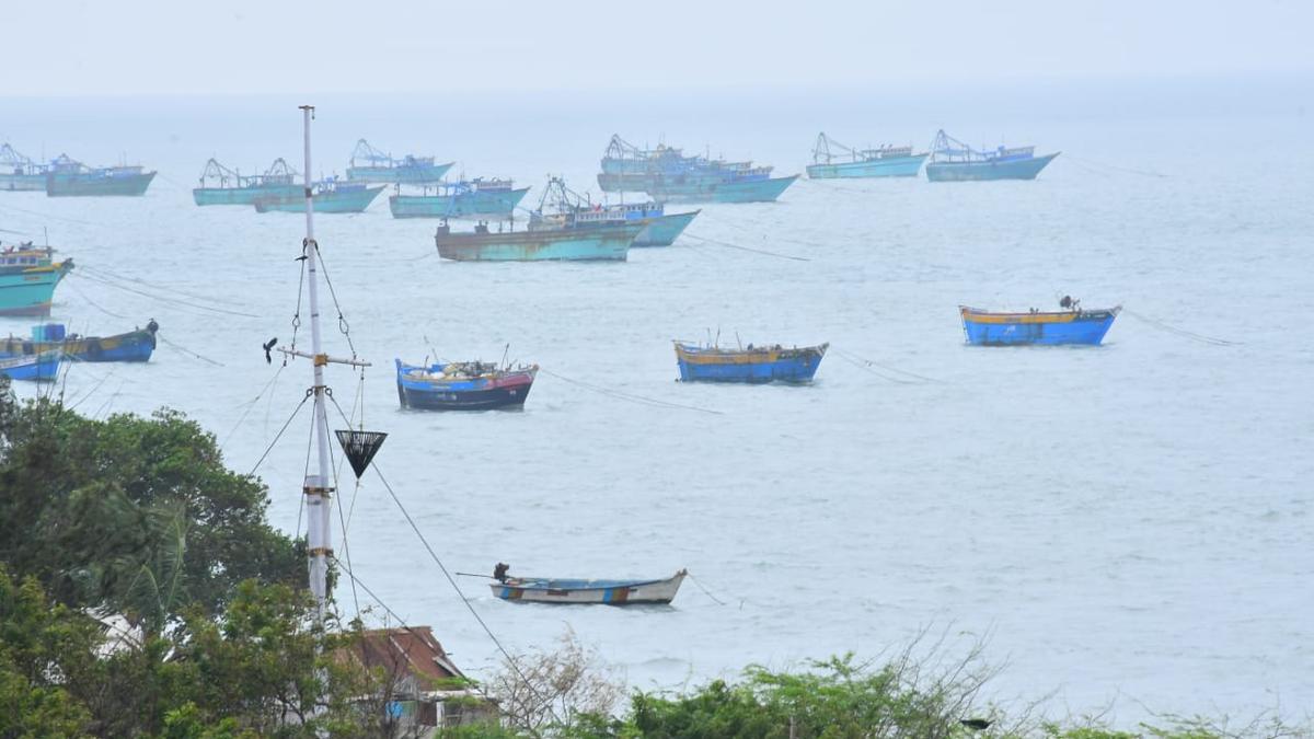 Fishermen told to stay away from sea