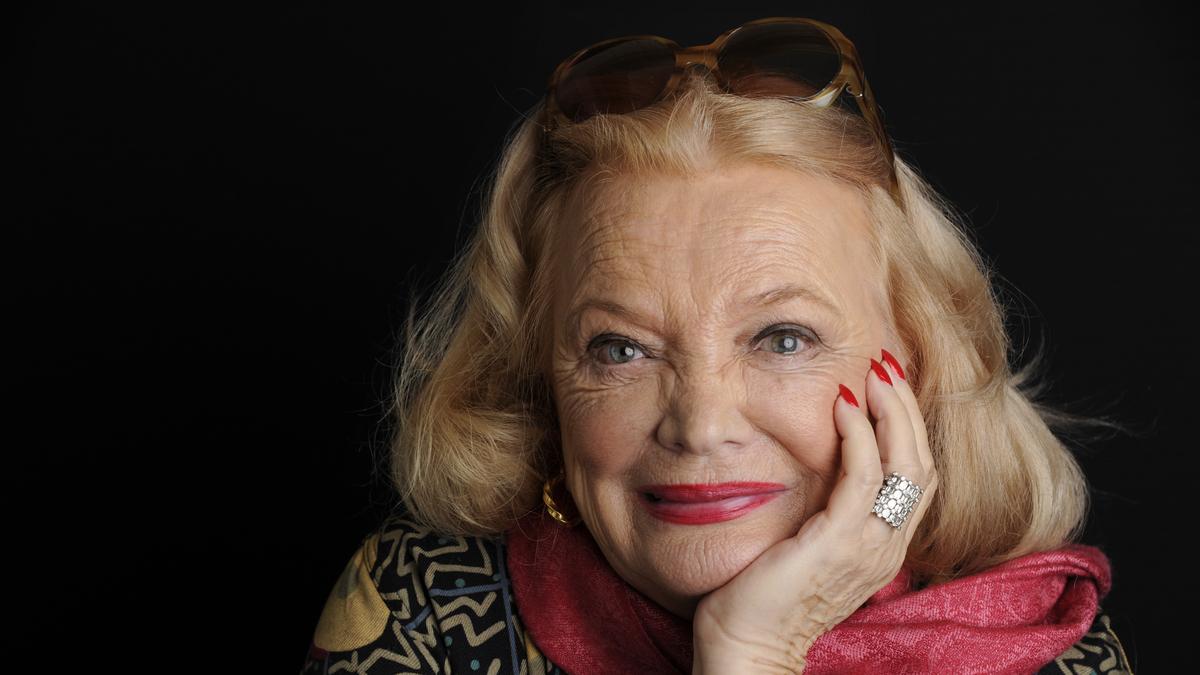 Gena Rowlands, acting powerhouse and star of movies by her director-husband, John Cassavetes, dies