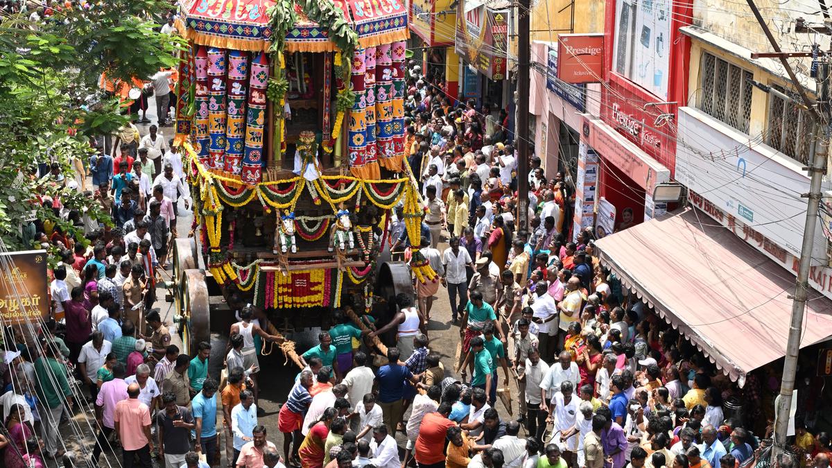 Chithirai car festival held at Sankararaeswarar Temple in Thoothukudi
